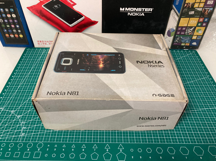 诺基亚N81