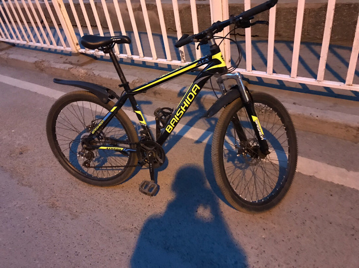 因上外地的大学低价甩卖自行车