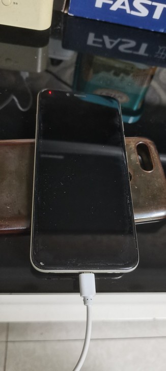 联想手机，七成新，屏幕完好，充电不佳无法开...