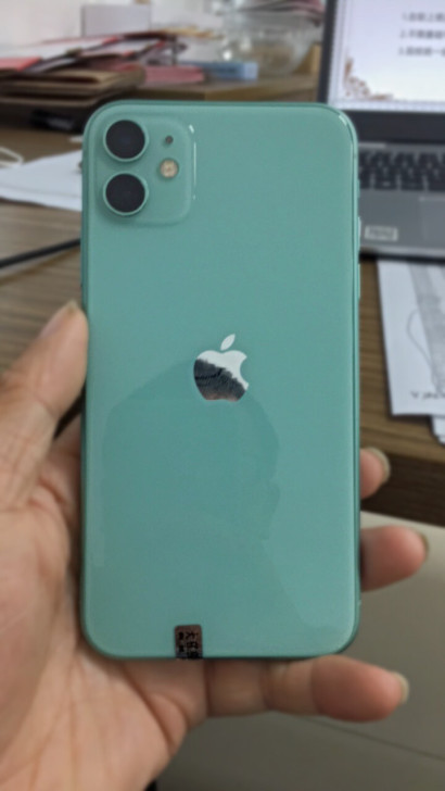 个人苹果11，二手。64G，99新吧