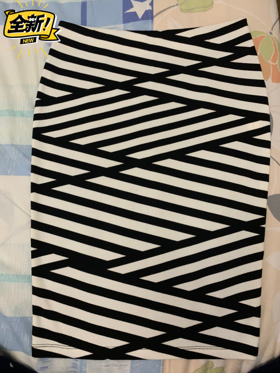 HM 包臀裙，买回家励志减肥的，每年夏天拿...