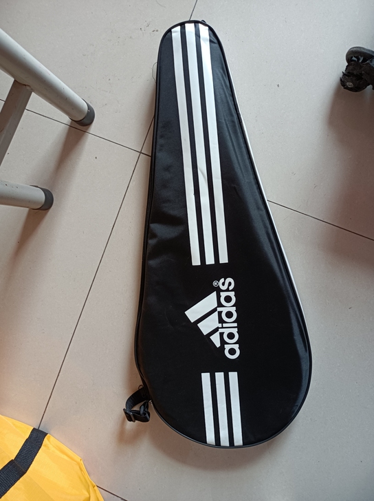 阿迪达斯网球拍