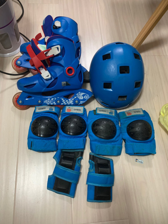 迪卡侬全套轮滑装备，男孩 轮滑鞋30-32...