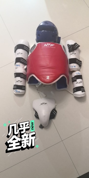 跆拳道护具,小朋友就穿了三四次,然后打死不...