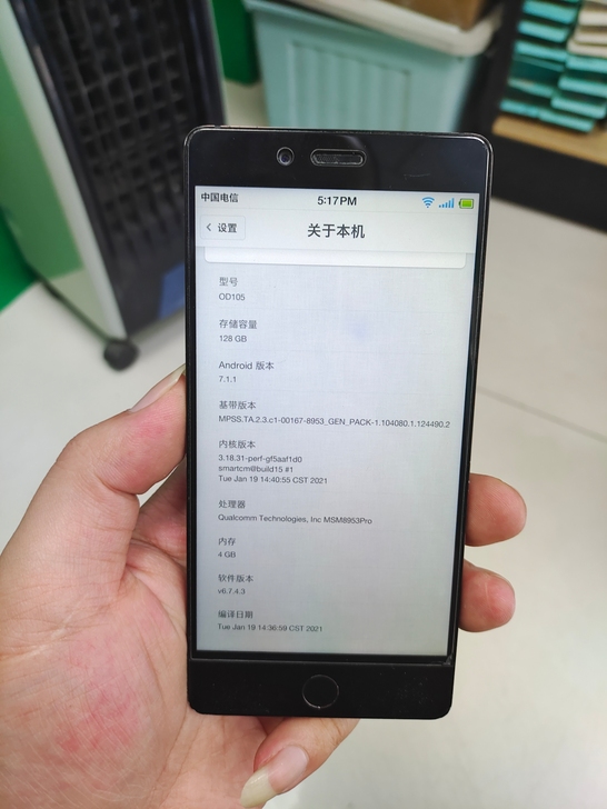 锤子坚果pro手机黑色，4+128g内存，...