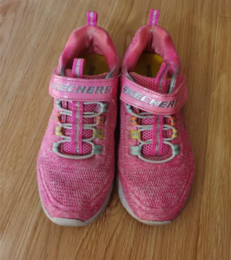 斯凯奇超轻跑鞋，内长19-20厘米。40包...