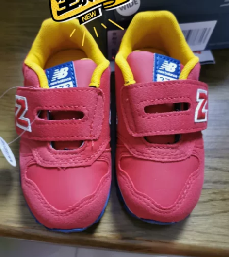 全新nb儿童鞋，23.5码 购于天猫旗舰店...