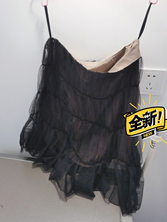 黑色短裙