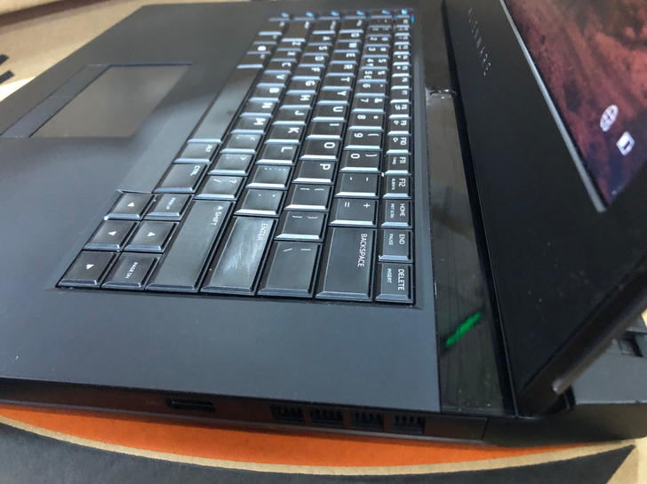 外星人笔记本15R4，I7-8750HQ六...