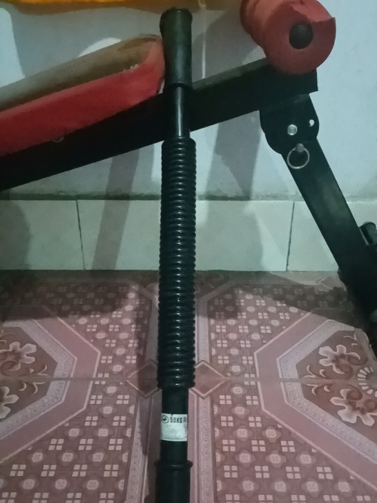 出50kgMF牌健身臂力器一根，黑色的，用...