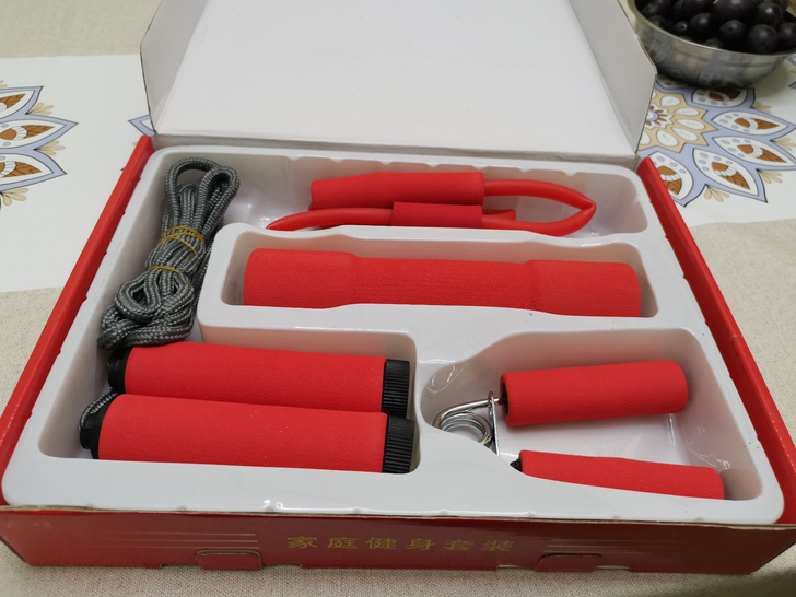 健身套装 包含拉力器 握力器 跳绳 哑铃 ...