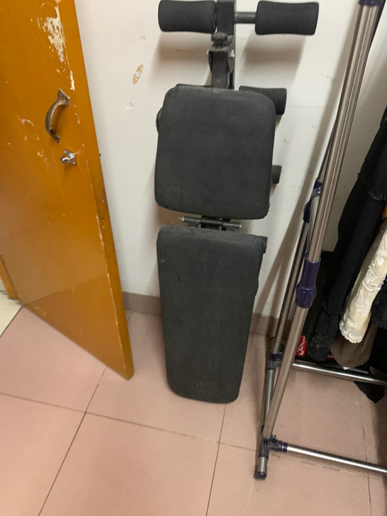 仰卧起坐健身器材家用男腹肌板运动辅助器收腹...