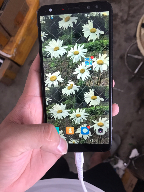 华为麦芒6  4+64G 外屏碎 背光发黄