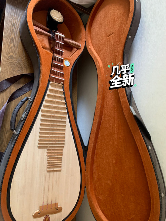 中州民乐琵琶琴另外带收藏盒，没用过几次闲置...