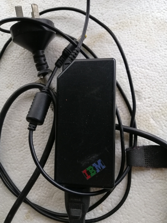 联想IBM充电器。新旧如图。