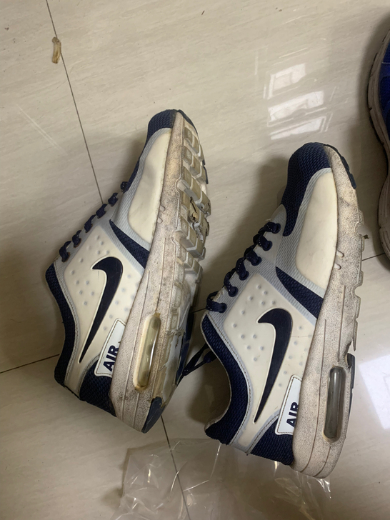 耐克气垫鞋。jh42码需要直接拍