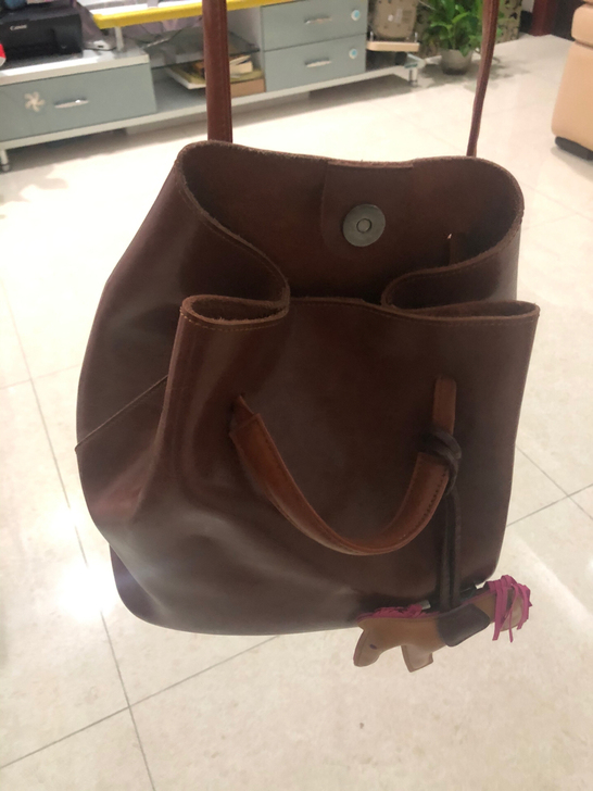 就背过一次，牛皮包，260元入手，80元包...
