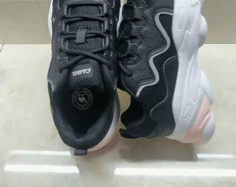 37码骆驼微瑕女鞋。无盒子包装。 感兴趣的...