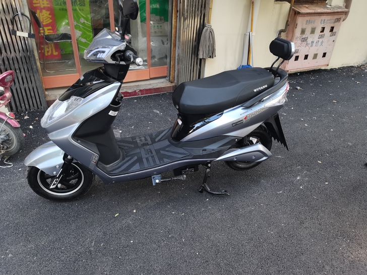 全新五羊电动车，装60伏20a 天能小刀车...