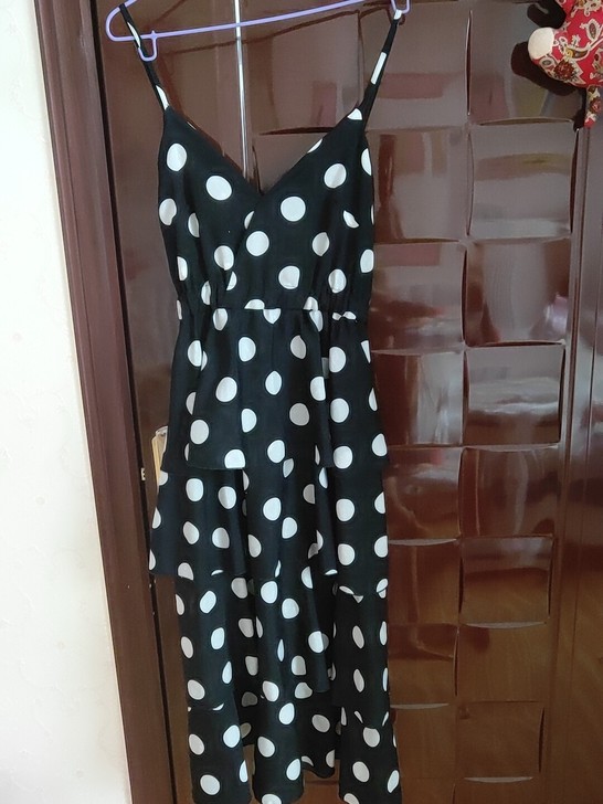 大波点蛋糕裙。全新。