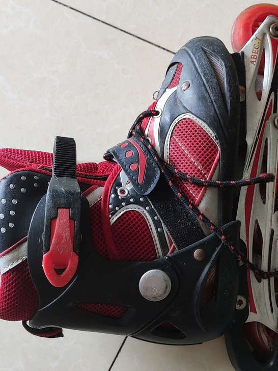 溜冰鞋，45包邮，八成新，只用过几次