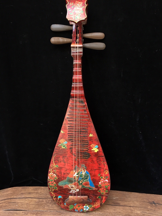 古代乐器描金琵琶，长91厘米，宽28厘米，...