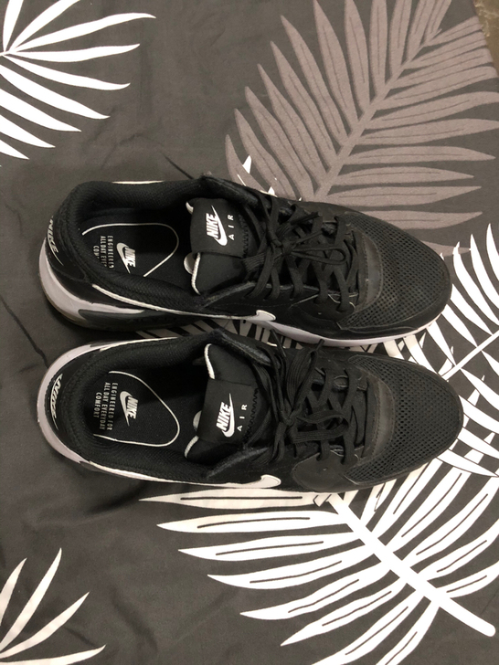 耐克透气增高运动鞋，99成新！只穿一次！买...