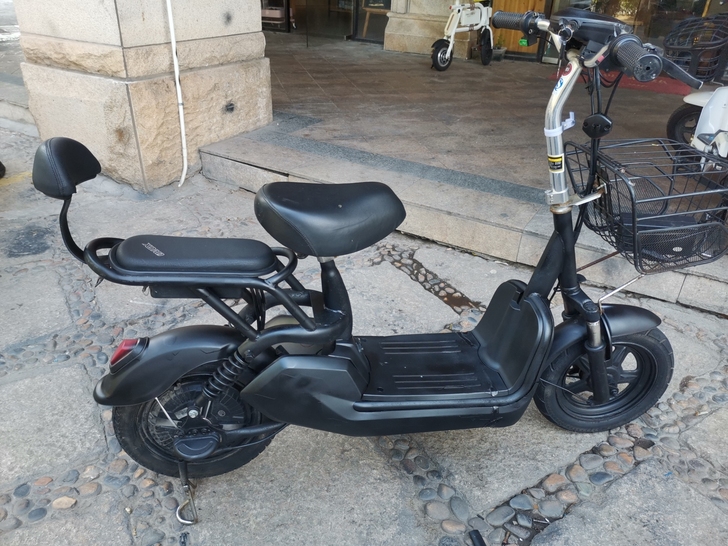 小刀大品牌四十八伏电动车，八成新，，可跑3...