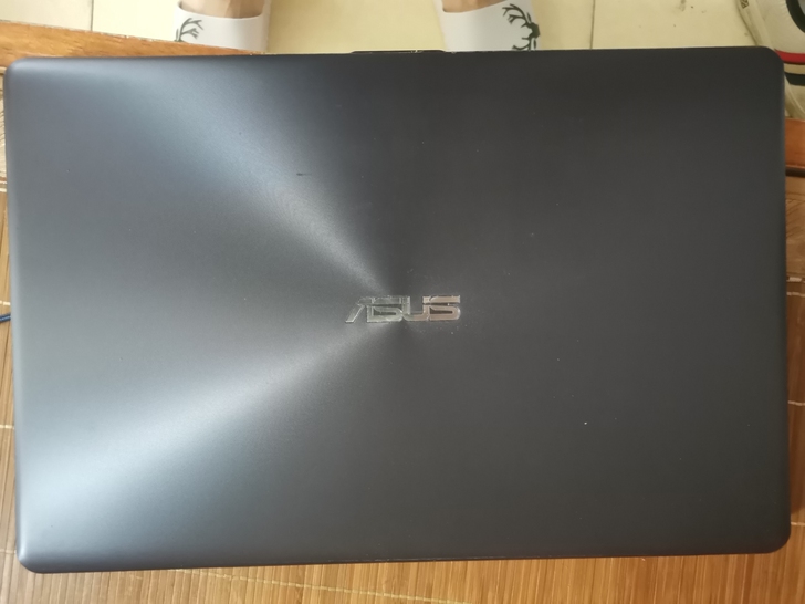 卖一台华硕笔记本，i5-八代处理器，1希捷...