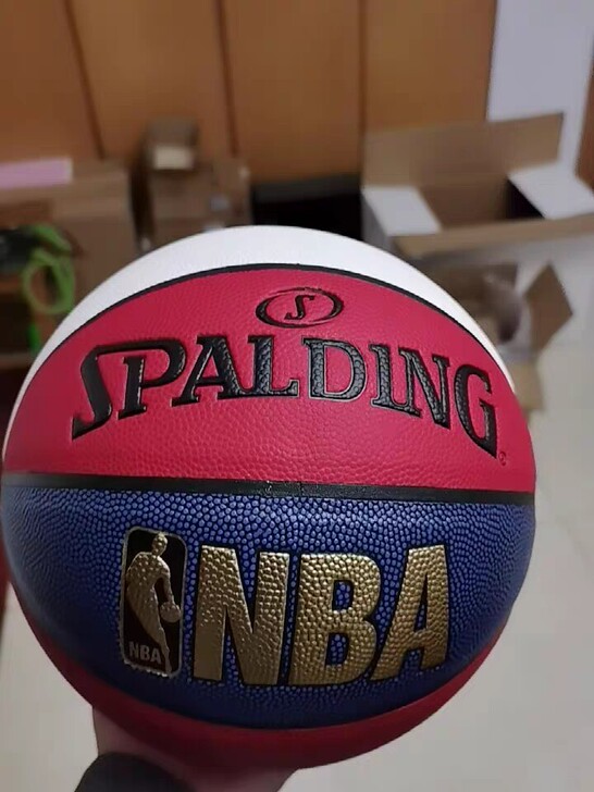斯伯丁篮球红白蓝七号球标准成人934935...