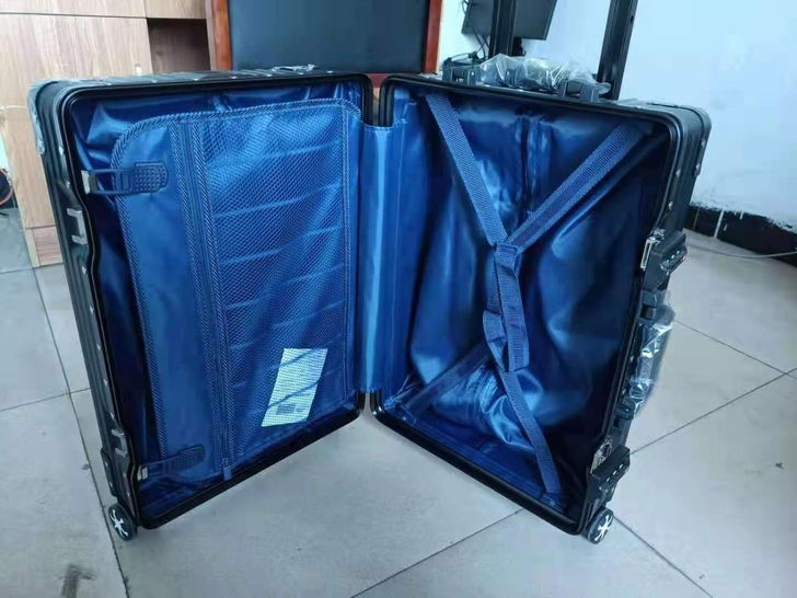 产品材质为ABS+PC韧性强耐摔耐用承重2...