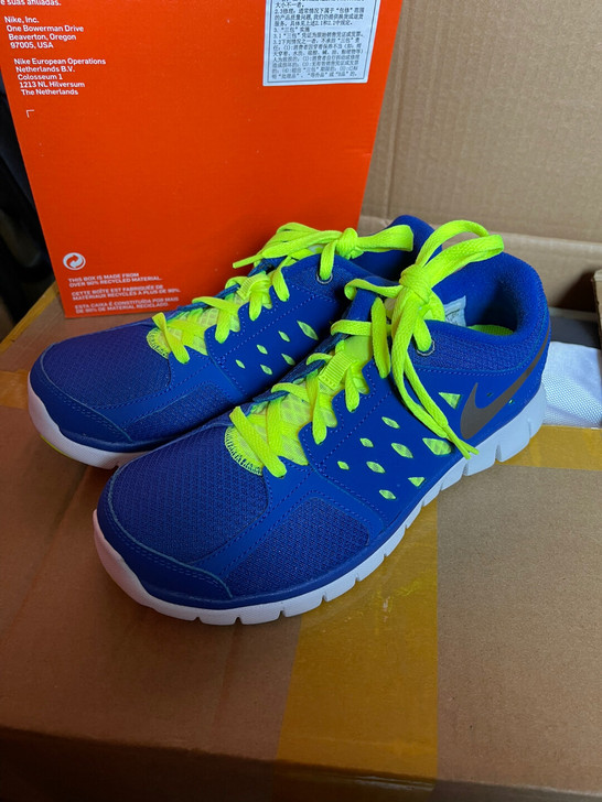 38.5码Nike透气网面跑步鞋57996...