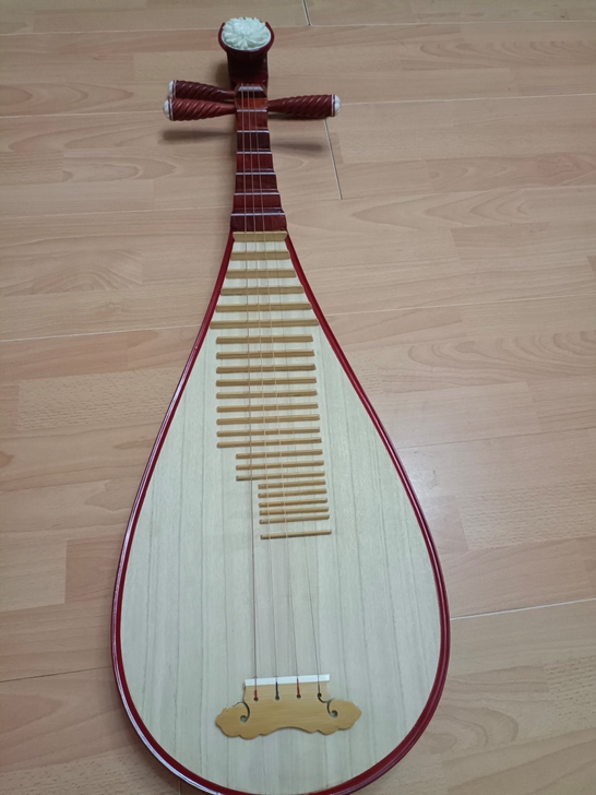 正宗红木成人琵琶一把，九成新音质超赞，女儿...