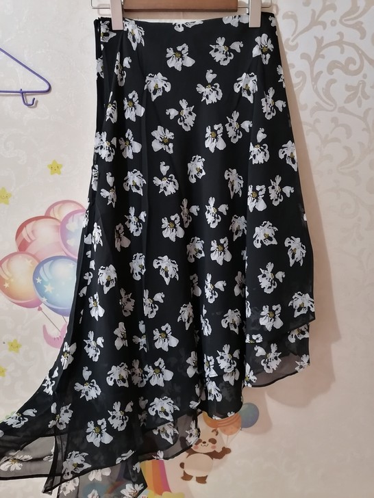 中腰花朵不规则半身长裙