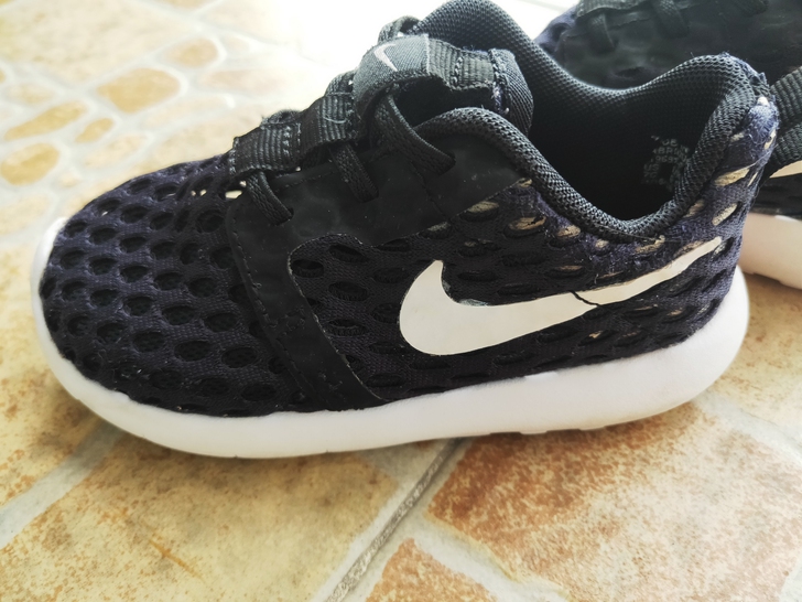 宝宝耐克运动鞋，在奥特莱斯购买，穿小了，便...