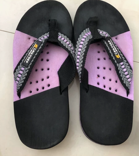 骆驼人字拖 有三双 鞋号：40 41 42...