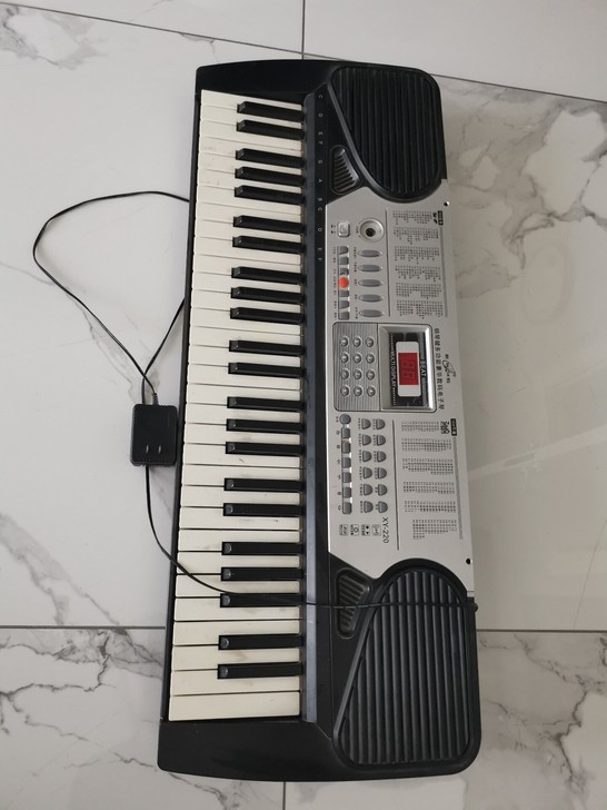 电子琴，8成新，340元买入，无任何瑕疵