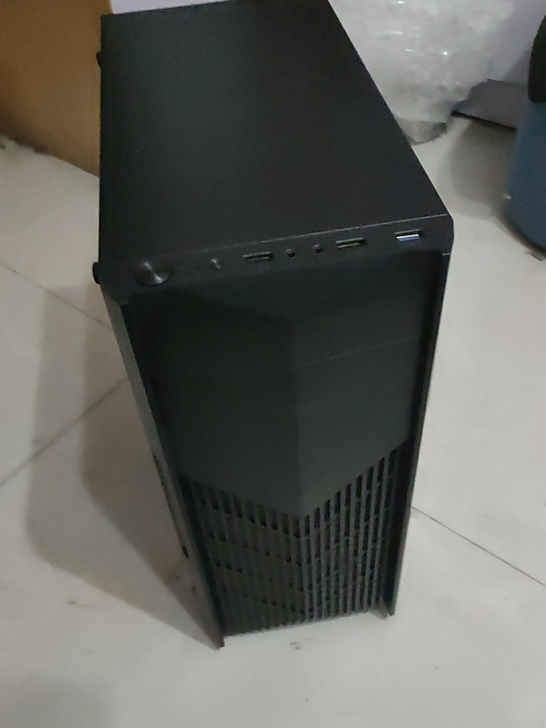 侧透机箱，九成新，送个双铜管蓝光散热，两把...