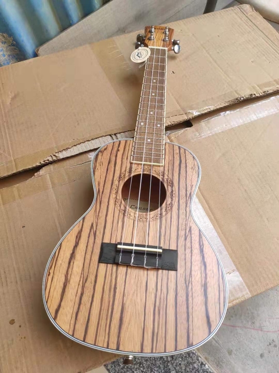 亏本价甩卖全新23寸斑马木尤克里里全新包邮