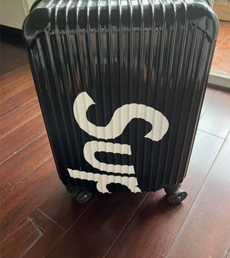 SUPre me 20寸拉杆箱全新闲置出售...