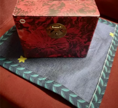 喜庆大红色，首饰盒化妆盒，需要的朋友来拿 ...