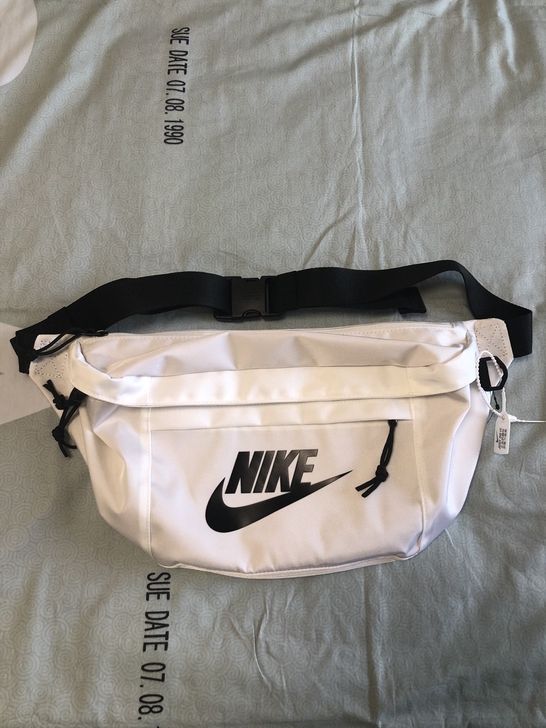 耐克运动腰包王一博同款 大斜挎单肩包纯白色