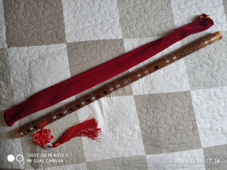 全新E调竹笛一支，音准音色非常棒，这支笛是...