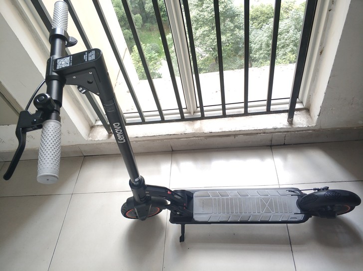 出一台联想M2电动滑板车