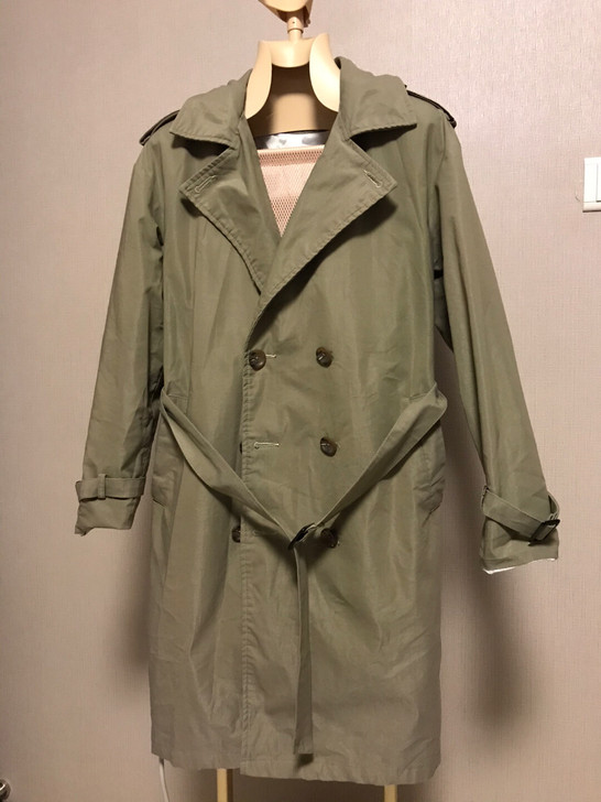 八新丨豆绿色风衣,男款。适合175左右,6...