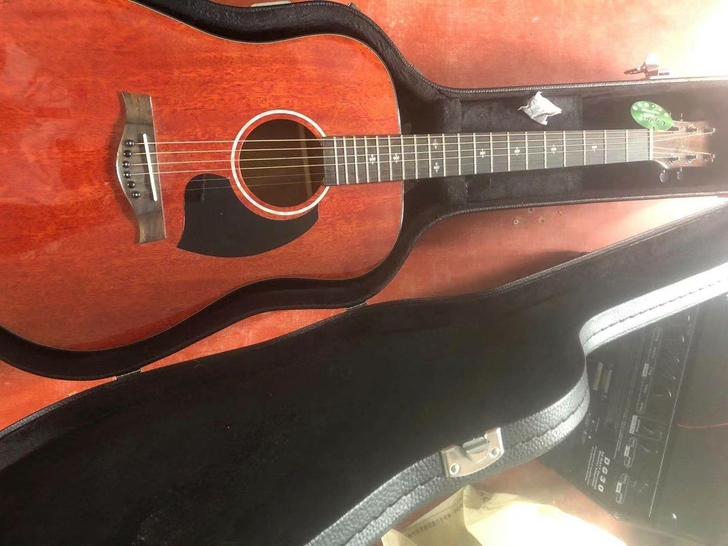 侄子的吉他琵琶,放我家了,给他卖了吧,他工...