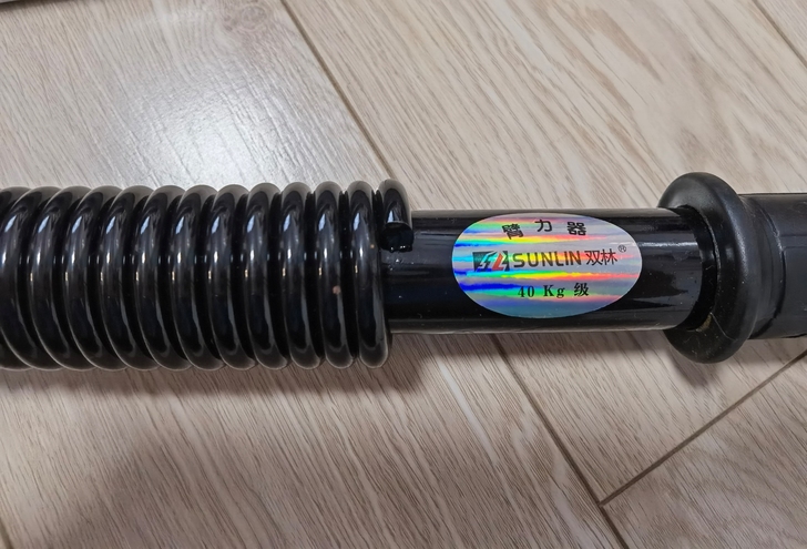 双林臂力器，15元。