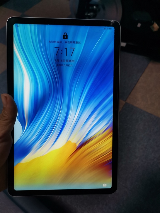 荣耀平板V6去年7月份京东自营入手，外屏右...