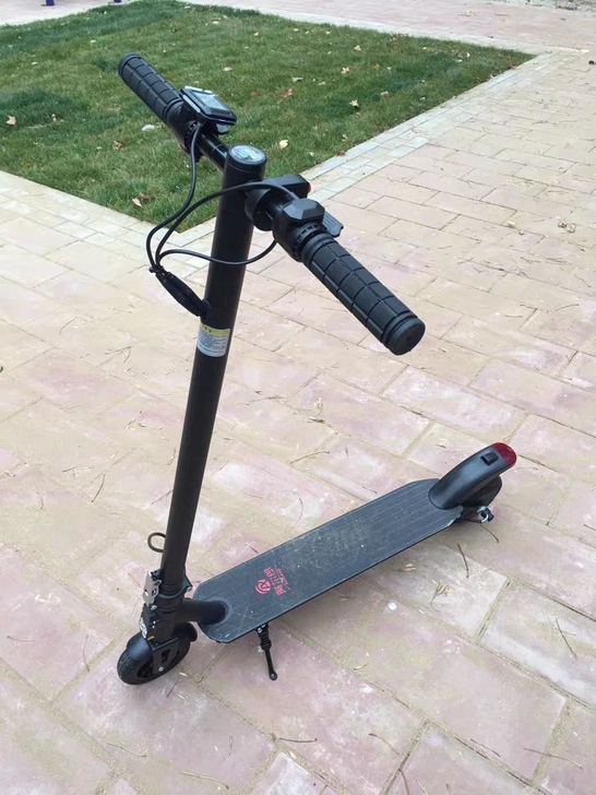 电动滑板车成年小型便携代步车迷你电动车碳纤...