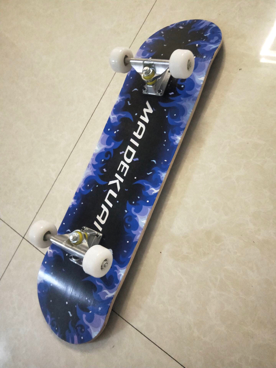 全新滑板双翘板全新专业板,板子很结实,适合...